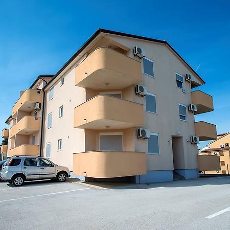 Apartment Frlan Ližnjan Buitenkant foto